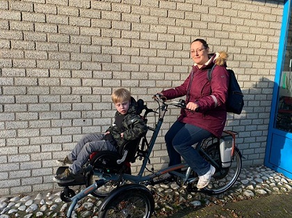 Chris et Wendy expérimentent le vélo en fauteuil roulant OPair