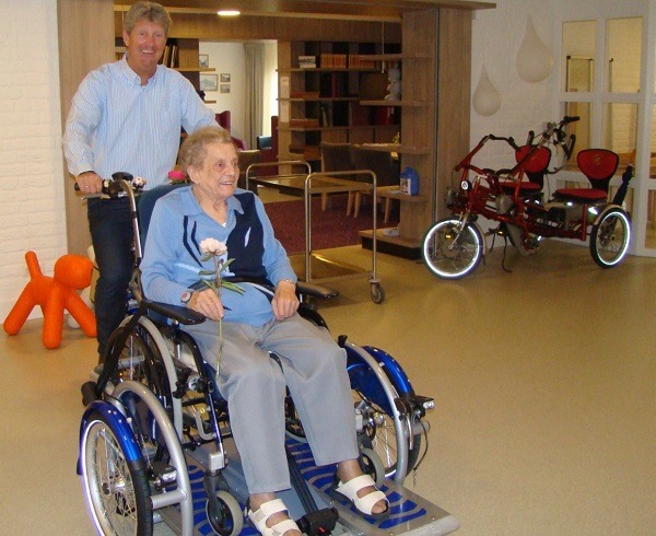 Rolstoeltransportfiets Den Es