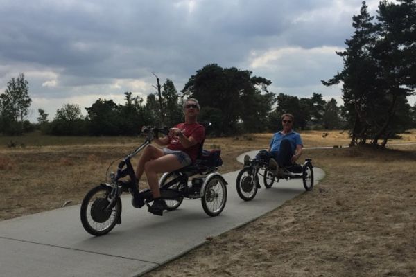 fietsen op Hoge Veluwe met aangepaste fiets