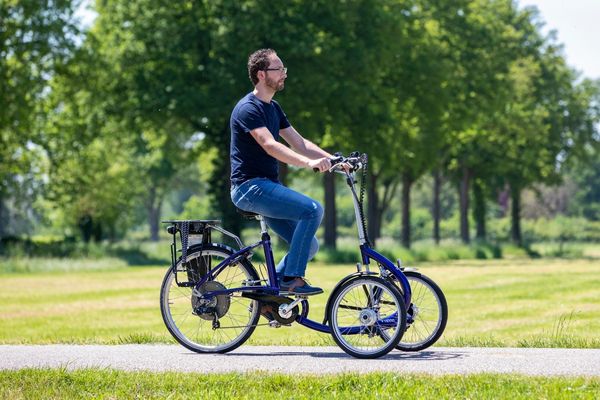 When to choose a tricycle instead of a bike with two wheels - Van Raam Viktor tricycle with two wheels on the front