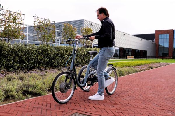 Hoe gemakkelijk op een traditionele driewieler stappen - Van Raam