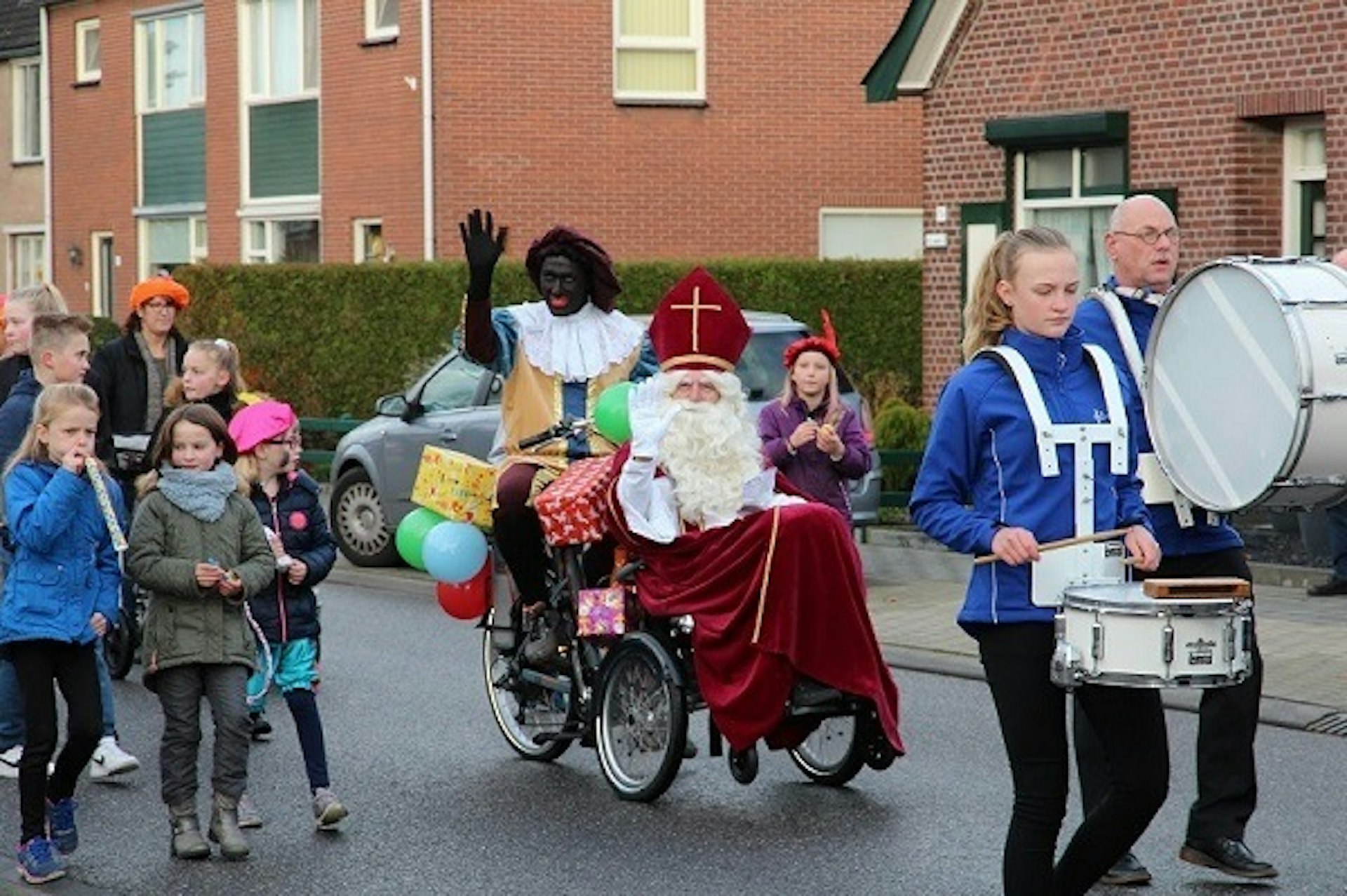 Sinterklaas in de rolstoelfiets