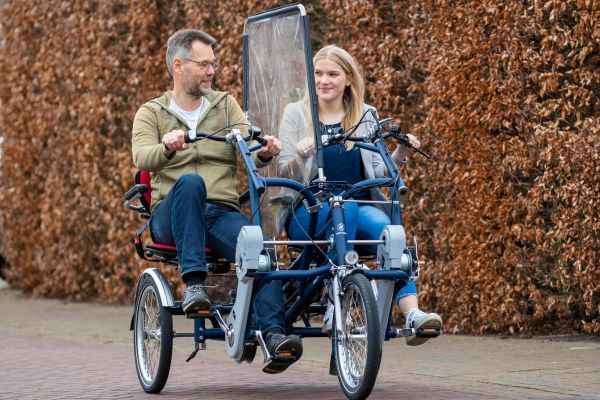 Unterschied zwischen Van Raam Doppelfahrrad und Tandem zwischen Abschirmung 