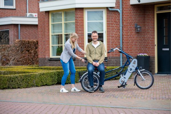 The Fun2Go 1 side by side bicycle by Van Raam rotatable chair