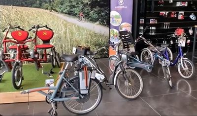 Van Raam Premium Händler De Sprong vzw Meerhout Ausstellungsraum mit Van Raam Fahrrädern