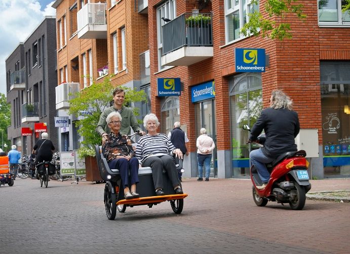 Rikscha Fahrrad Ausflüge mit Seniorinnen und Senioren