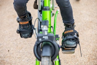 Fixation pour les pieds