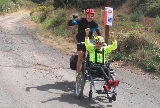 User-experience-wheelchair-bike-OPair-El-Camino-de-Andres-happy