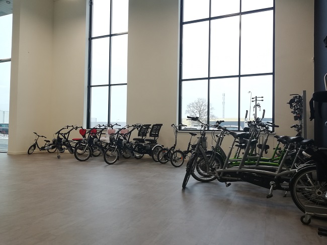 nieuwe showroom met aangepaste fietsen Van Raam 